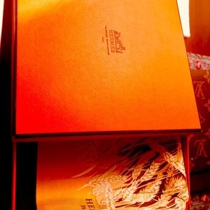 Hermès bunny rabbit ! Scarf 💯 % Silk